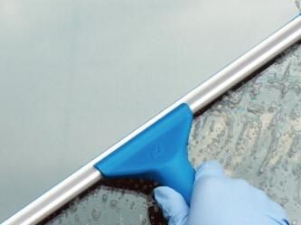 高空進(jìn)行玻璃清潔作業(yè)的時(shí)候，要注意什么呢？